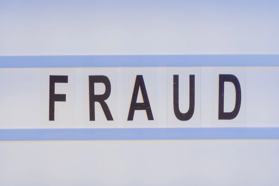 Man Catches Delhi Builder Red-Handed: Fraud Complaint Filed