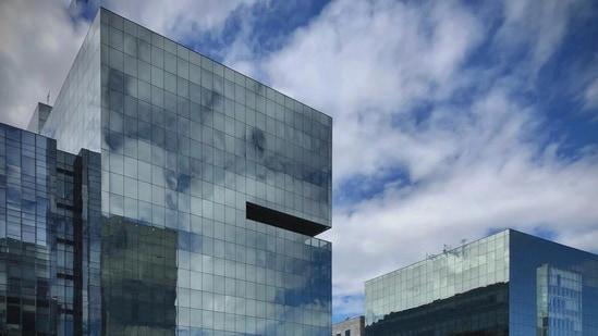 Sporta Technologies Leases 1.7 Lakh SqFt Office in Worli for 334 Cr. | Mumbai Commercial Deal 2025