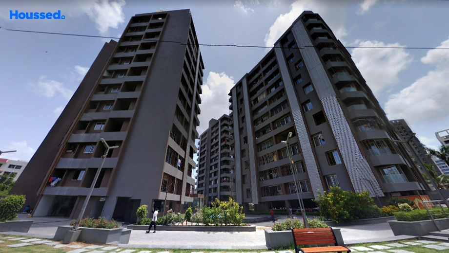 Project Image of 4 BHK Flat for Resale in Vesu - Image 69800