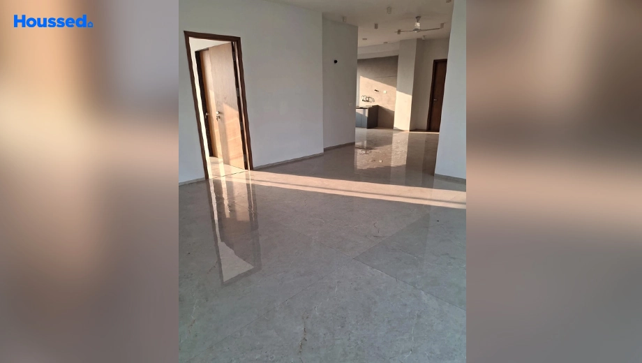 Project Image of 4 BHK Flat for Resale in Vesu - Image 107732