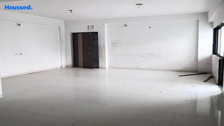 Sample Apartment of 2 BHK Flat for Resale in Akota - Image 113179