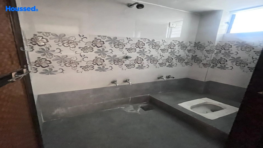 Sample Apartment of 2 BHK Flat for Resale in Akota - Image 113182