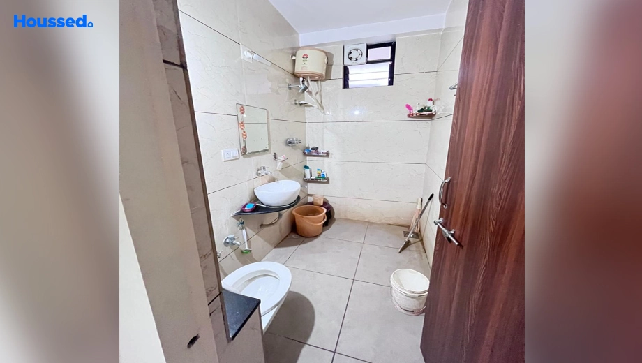 Sample Apartment of 3 BHK Flat for Resale in Maneja - Image 113874