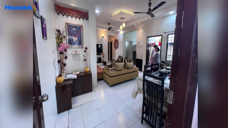 Room of 3 BHK Flat for Resale in Old Padra Road - Image 114035