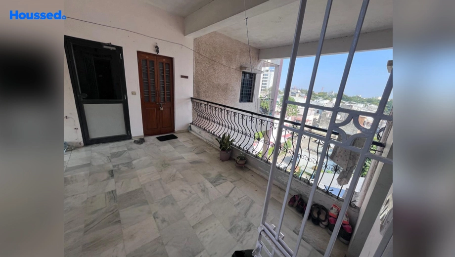 Room of 3 BHK Flat for Resale in Old Padra Road - Image 114033