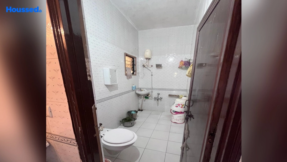 Room of 3 BHK Flat for Resale in Old Padra Road - Image 114027