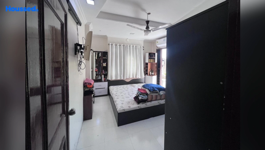 Room of 3 BHK Flat for Resale in Old Padra Road - Image 114029
