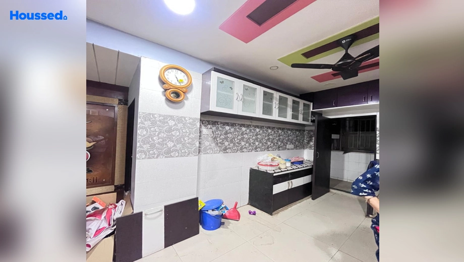Sample Apartment of 3 BHK Flat for Resale in Manjalpur - Image 114192