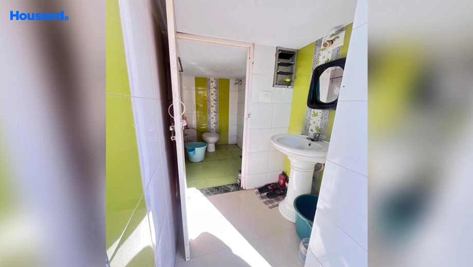 Sample Apartment of 2 BHK Flat for Resale in Makarpura - Image 114453