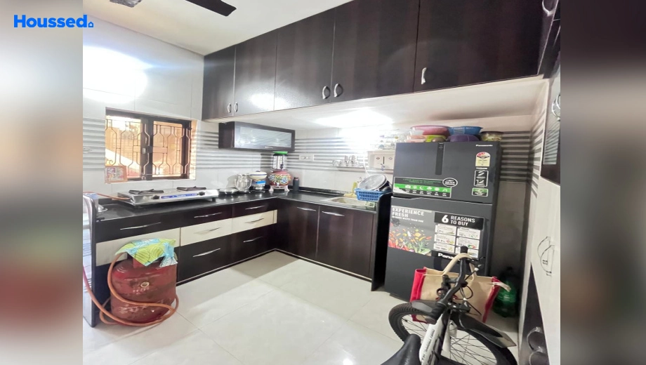 Sample Apartment of 2 BHK Flat for Resale in Makarpura - Image 114452
