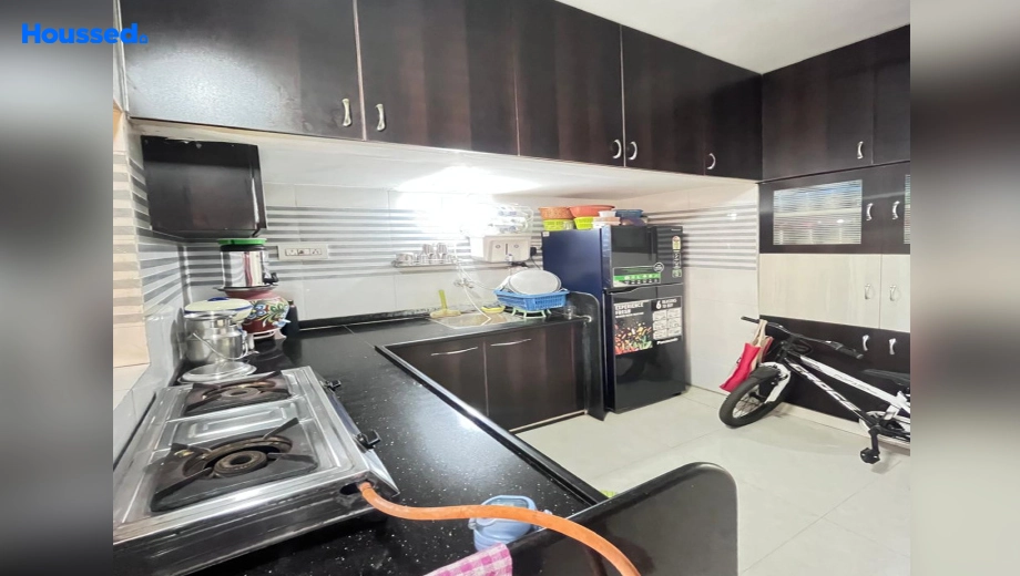 Sample Apartment of 2 BHK Flat for Resale in Makarpura - Image 114451