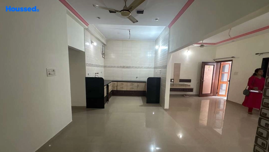 Project Image of 3 BHK Semi-Furnished Flat for Rent in Manjalpur - Image 117858