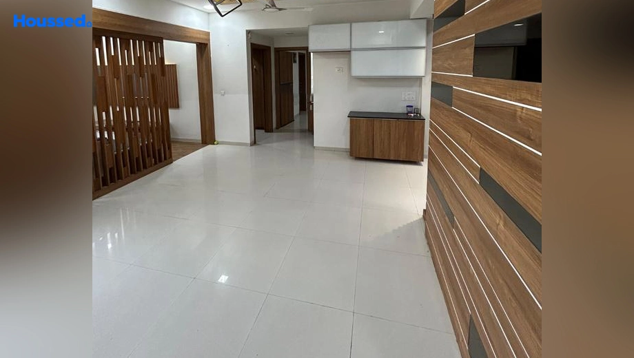 Amenities of 3 BHK Semi-Furnished Flat for Rent in Shilaj - Image 125900