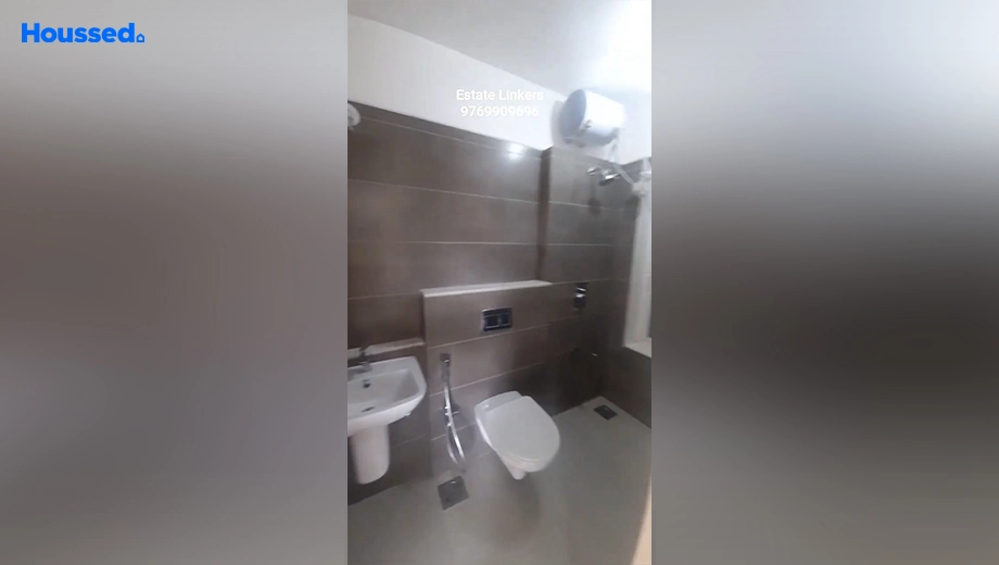 Project Image of 2 BHK Flat for Resale in Rustomjee Erika, Bandra East - Image 131156