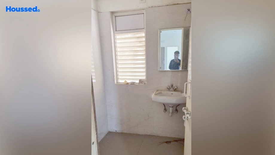 Project Image of 2.5 BHK Flat for Resale in Sushant Golf City - Image 136726