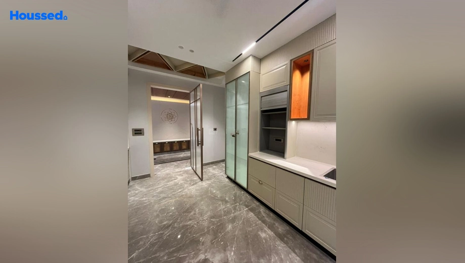 Project Image of 5 BHK Semi-Furnished Builder Floor for Rent in DLF Phase 1 - Image 137305