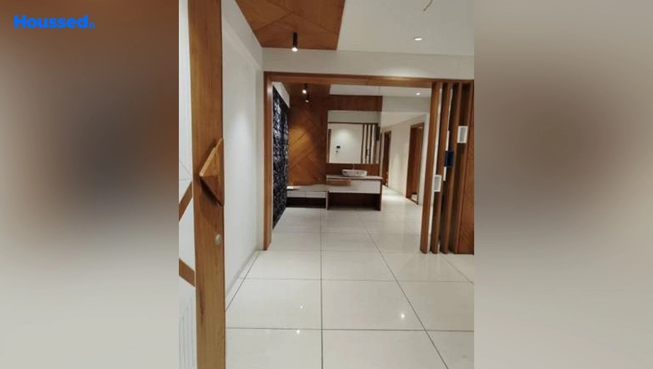 Project Image of 3 BHK Semi-Furnished Flat for Rent in Sanskruti Signius, Sargasan - Image 140020