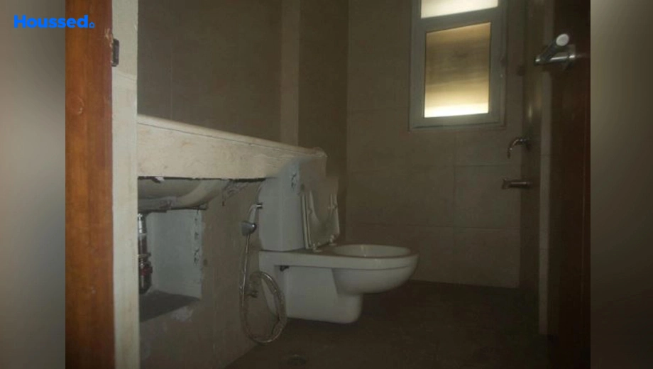 Amenities of 6 BHK Flat for Resale in DLF Phase 2 - Image 141022