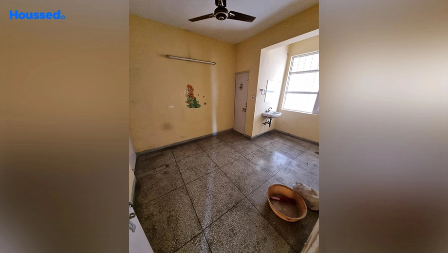 Sample Apartment of 4 BHK Flat for Resale in Sushant Lok 2 - Image 140995