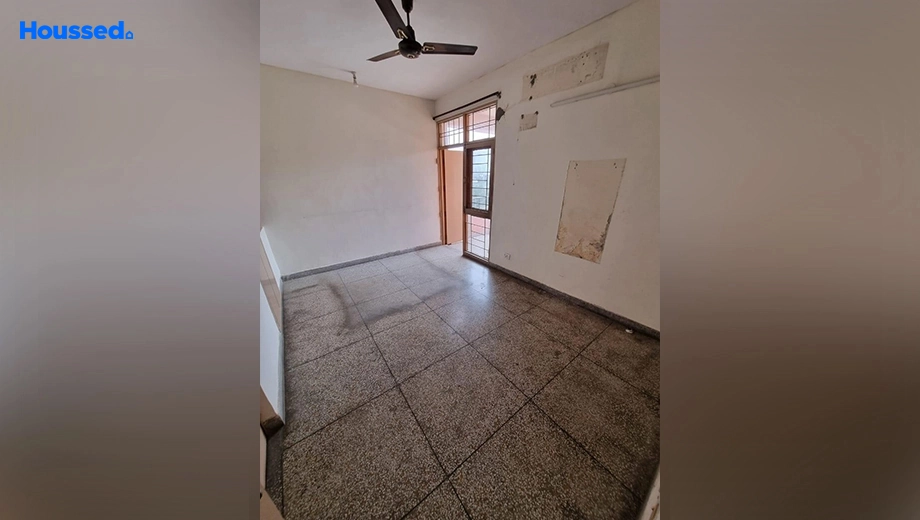 Sample Apartment of 4 BHK Flat for Resale in Sushant Lok 2 - Image 140998