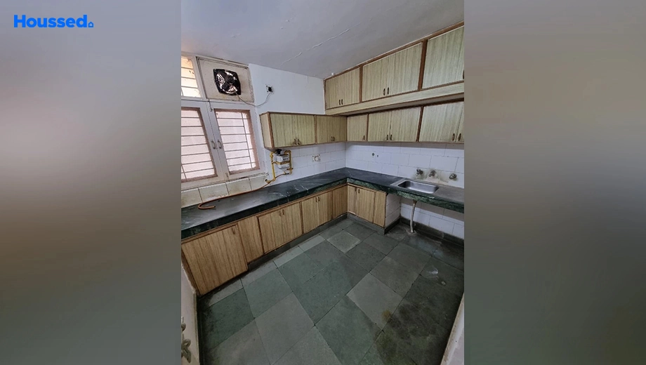 Sample Apartment of 4 BHK Flat for Resale in Sushant Lok 2 - Image 140996