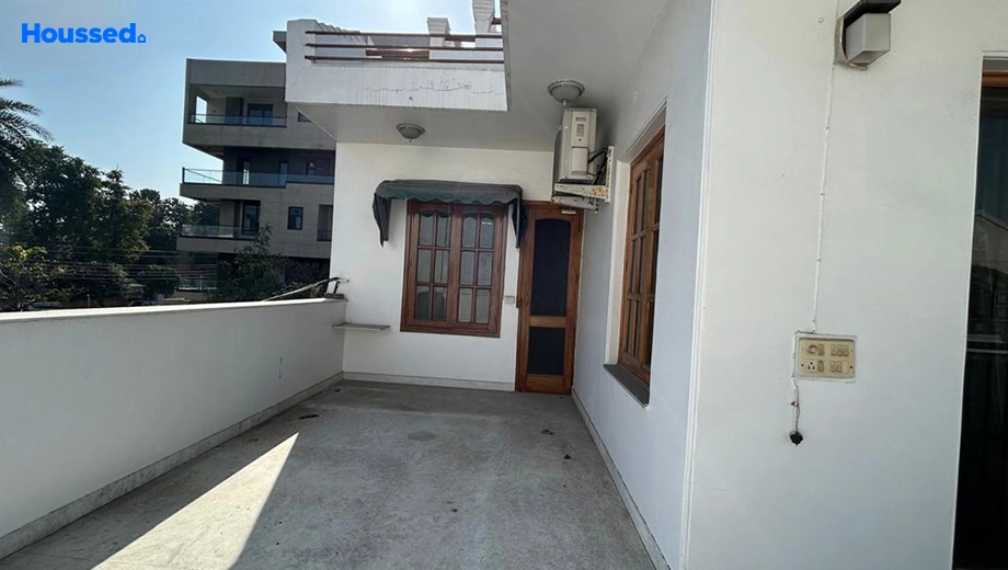 Project Image of 6 BHK Semi-Furnished Flat for Rent in Sector 15A - Image 145000