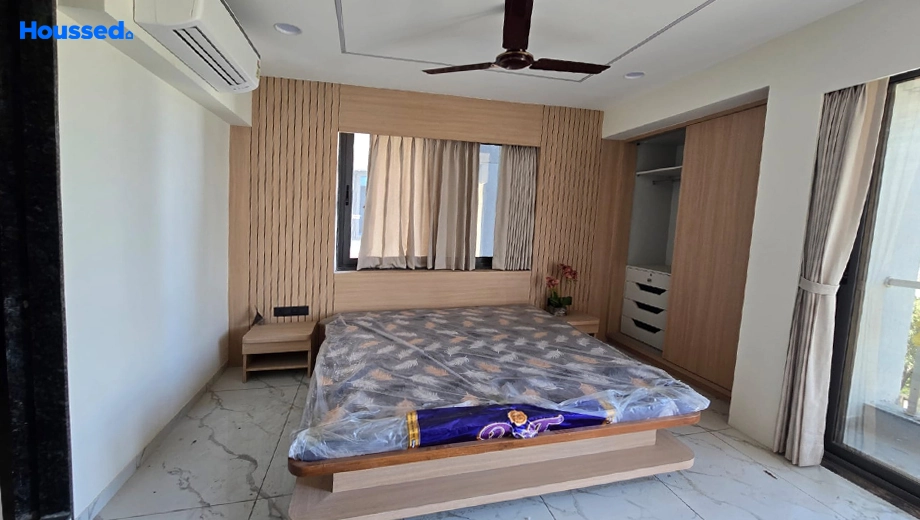 Amenities of 3 BHK Semi-Furnished Flat for Rent in Harni - Image 146326