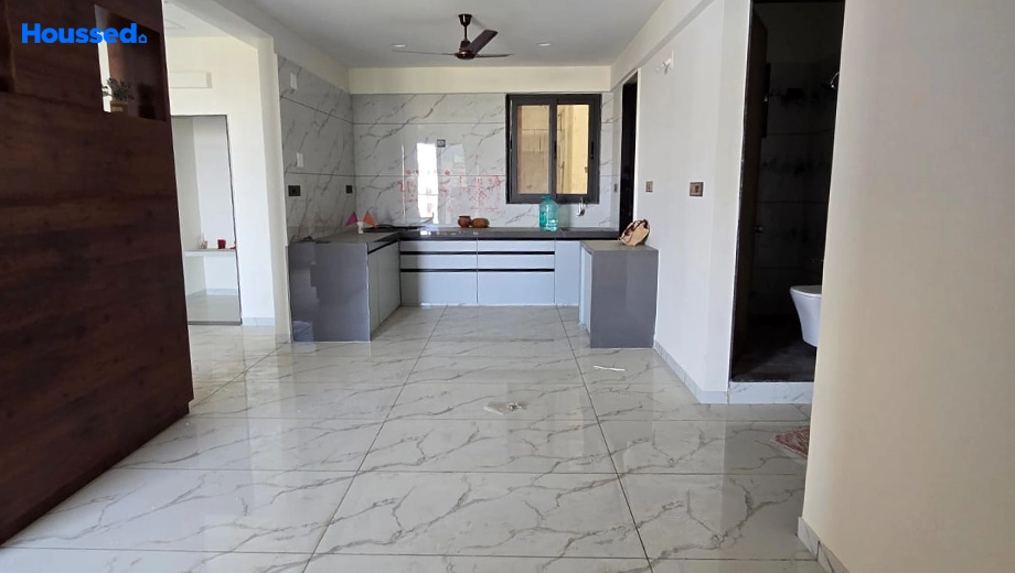 Amenities of 3 BHK Semi-Furnished Flat for Rent in Harni - Image 146330