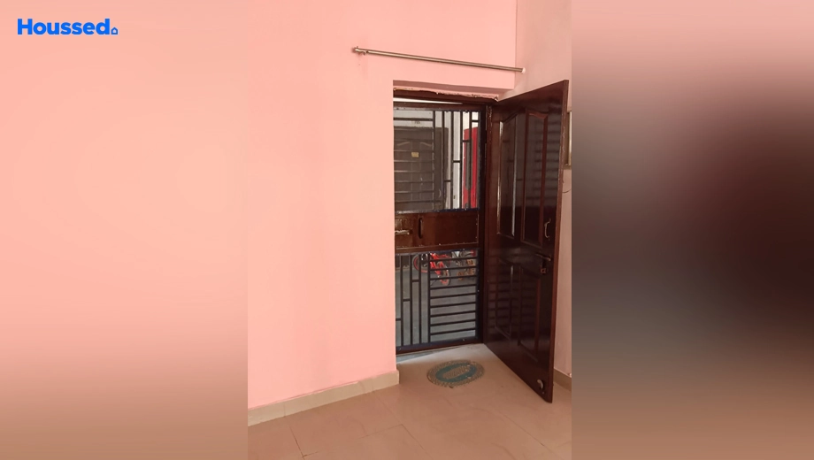 Project Image of 2 BHK Semi-Furnished Flat for Rent in SRS Royal Hills, Sector 87 - Image 158870