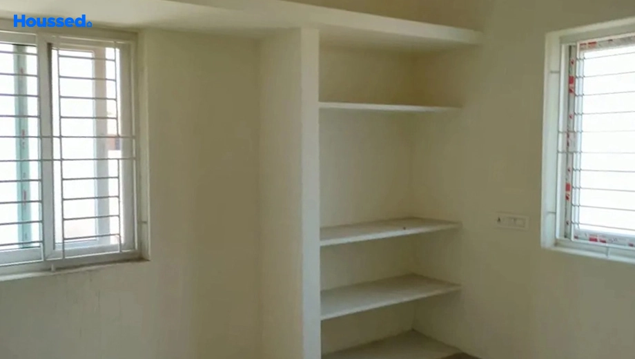 Project Image of 2 BHK Flat for Resale in Saligramam - Image 165593