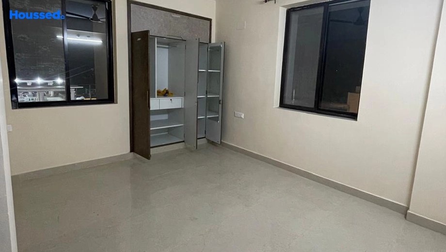 Project Image of 3 BHK Semi-Furnished Flat for Rent in Shri Girindranath Apartment, Morabadi - Image 173705
