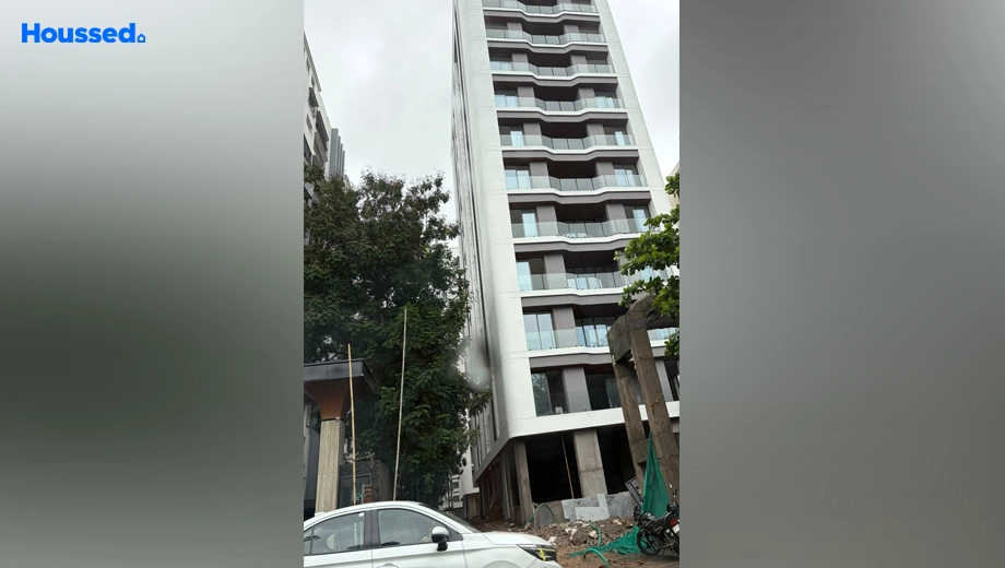 Project Image of 3 BHK Flat for Resale in DMD Aura, Vesu - Image 176928