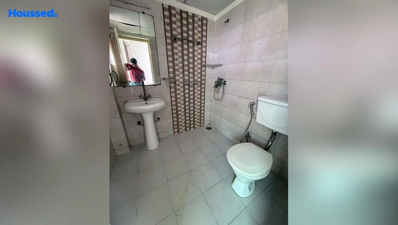 Project Image of 2 BHK Flat for Resale in Gaur City 12th Avenue, Sector 16 C - Image 34611